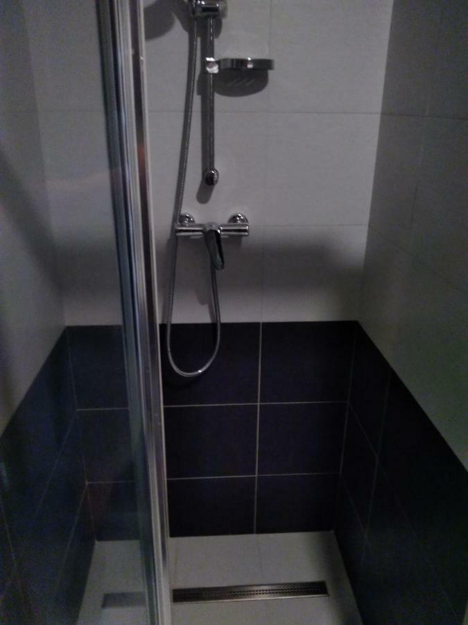 Vinoteka "U Kozu" Hotel โนเว เมสตู นอด เมตูยี ภายนอก รูปภาพ